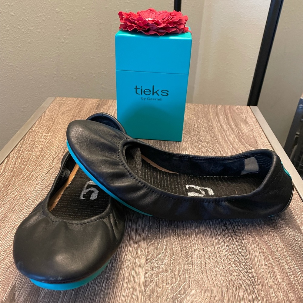Black tieks, size 9